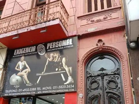 Casa PH entrada indiv, 11 ambientes sobre Av Boedo