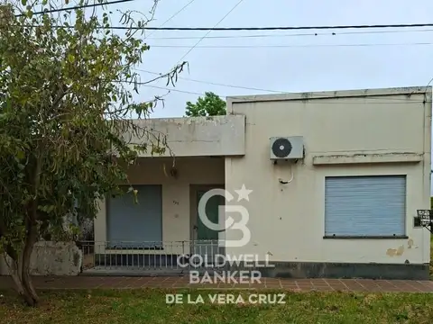 Casa a refaccionar en pleno centro con gran terreno!