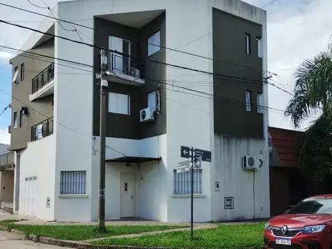 Departamento 2 D.  a metros de Av. Gral Paz .
