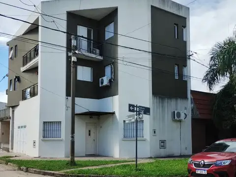 Departamento 2 D.  a metros de Av. Gral Paz .