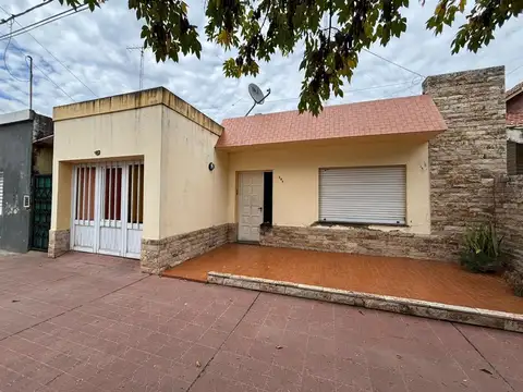 VENTA / CASA 2 DORMITORIOS / COCHERA / ANGELICA