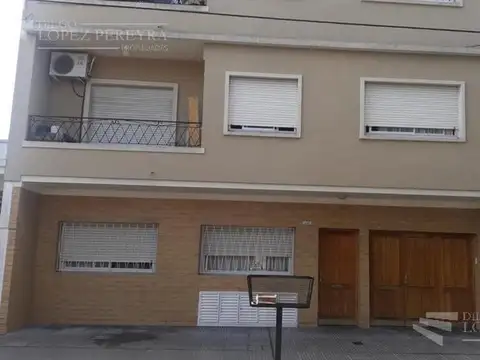 Amplio 2 ambientes al contrafrente en Olivos
