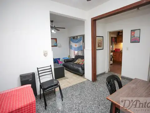 Depto Tipo Casa en Venta 80 años