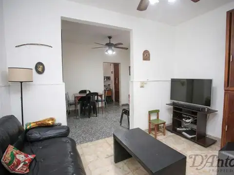 Depto Tipo Casa en Venta en Parque Chacabuco, USD 128.000