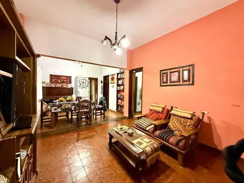 CASA 3 AMBIENTES EN VENTA EN BANFIELD CON JARDIN