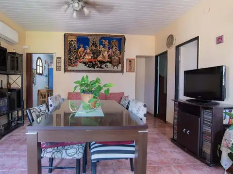 Casa 4 ambientes con 1 baño