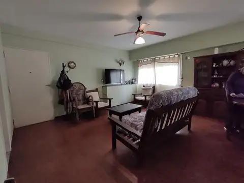 Lucio V Lopez 299 , Piso pb