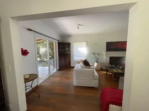 Casa en Alquiler Temporal con 4 cocheras