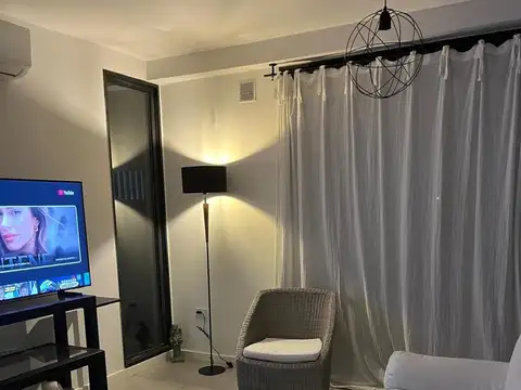 Casa en Alquiler con 2 cocheras