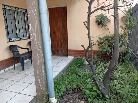 Depto Tipo Casa en Alquiler de 3 ambientes