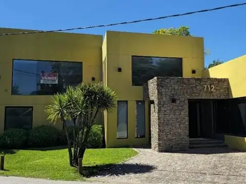 Casa en Venta con 2 cocheras