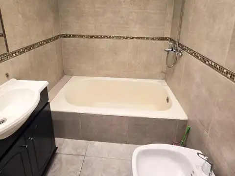 Depto Tipo Casa en Alquiler en Villa Lynch, $ 950.000