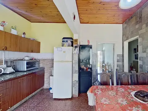 Casa 4 ambientes con 2 baños