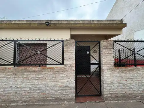 Casa dos ambientes en venta en Ituzaingo