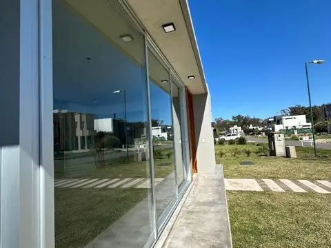 Casa 5 Ambientes La Reserva Hudson I42