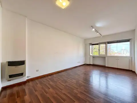 Departamento 2 ambientes c/dependencia y cochera · Chauvin