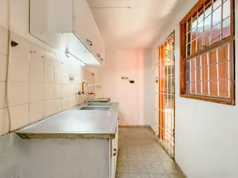 Casa 5 ambientes con 2 baños