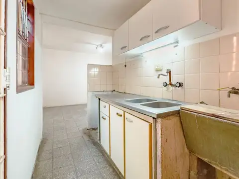 VENTA CASA EN BARRIO LOS PIONEROS, CENTENARIO
