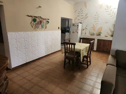 Casa 5 ambientes con 2 baños