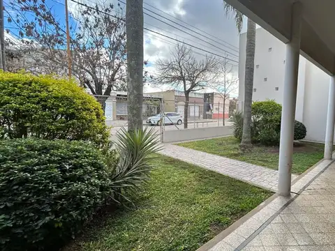 Casa 8 ambientes con 3 baños