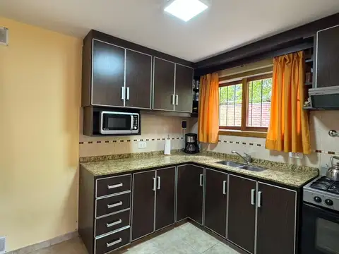 Casa en Alquiler con 1 cochera