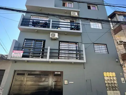 Puan e/ Torcuato de Alvear y Mitre