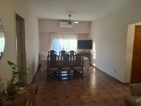 Tapia de Cruz al 900