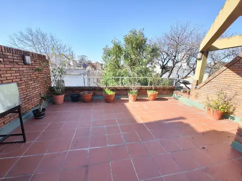 Apto crédito! Triplex de 3 dorm con depcia. Patio y terraza.
