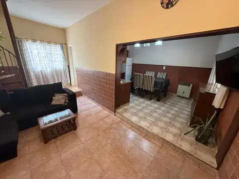 Casa. Venta - 3 amb. c/Cochera -V Ballester