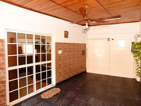 Casa 3 ambientes con 2 baños