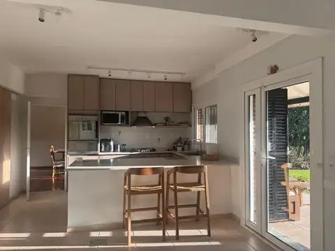 Casa 4 ambientes con 4 baños