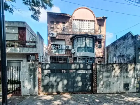 Casa 7 ambientes con 3 baños
