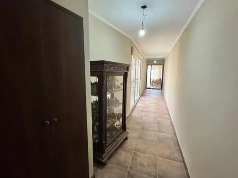 Venta Casa Republica de la Sexta La Paz 260 Tres dormitorios, cochera, patio ,jardin, parrillero