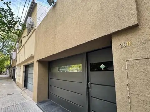 Venta Casa Republica de la Sexta La Paz 260 Tres dormitorios, cochera, patio ,jardin, parrillero