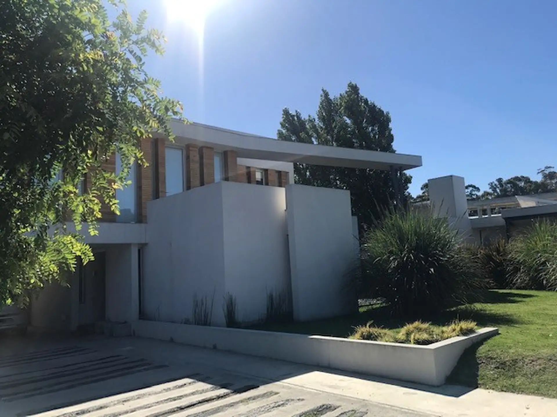 Casa moderna 6 amb, 330m² en Rumenco con pileta y jardín