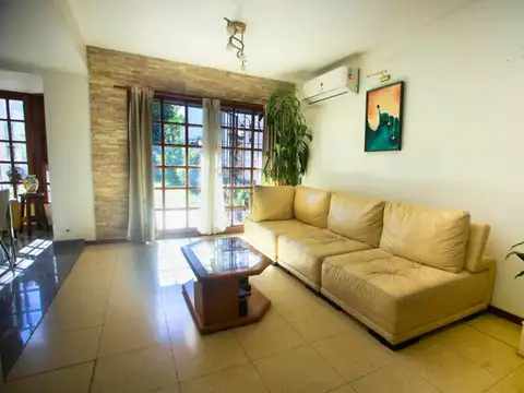 Venta Casa Cochera Jardín Pileta Villa del Parque