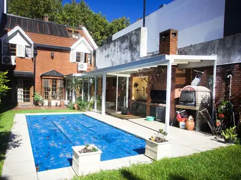 Casa en Venta con 2 cocheras