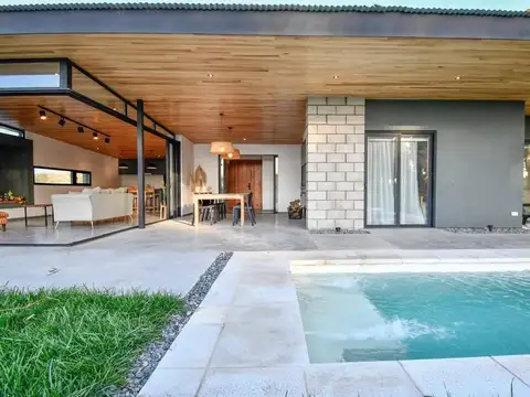 Casa 4 ambientes con 2 baños