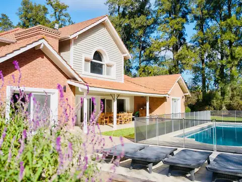 Venta Casa en el country San Diego, 8 ambientes, pileta, quincho y 2 cocheras Moreno