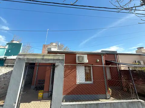 VENTA DE CASA CON AMPLIO TERRENO EN PILAR
