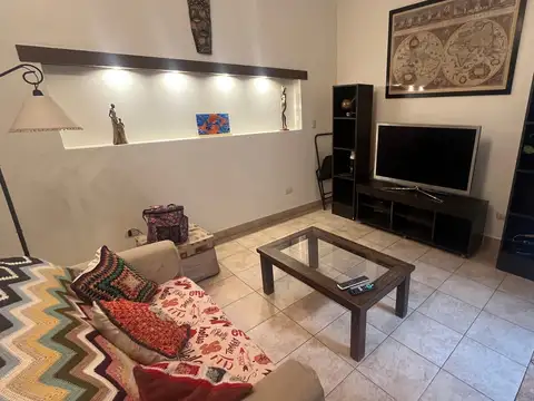 VENTA CASA 6 AMB C/COCHERA Y PILETA SANTOS LUGARES