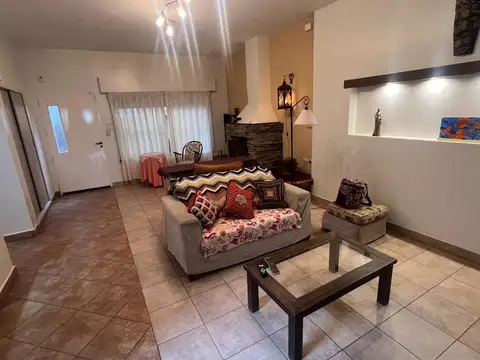 Casa 5 ambientes con 3 baños