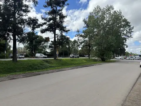 Avenida Bernardo Houssay 800