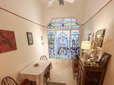 Hermosa casa de 8 amb en dos plantas con Patio y Terraza.