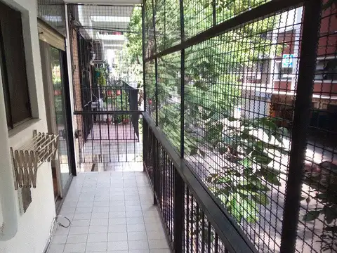 excelente depto 3 amb,60mts2,frente,balcon,Recoleta, con patio y toldo rebatible,impecable, 1er piso