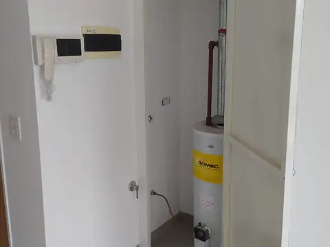 VARELA 39 MONOAMBIENTE CON BALCON