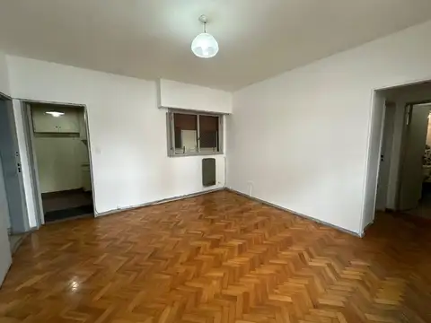 Victor Martinez 100, Piso 2