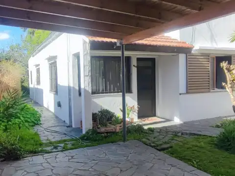 Casa 2 dormitorios en alquiler - Villa Elisa, La Plata Excelente ubicación