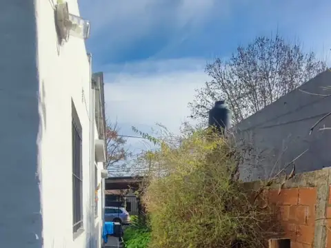Casa en Alquiler con 2 cocheras