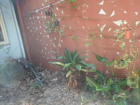 INVERSION - LOTE ESQUINA 11 X 20 - CASA MAS LOCAL MAS GARAGE - A REFACCIONAR -